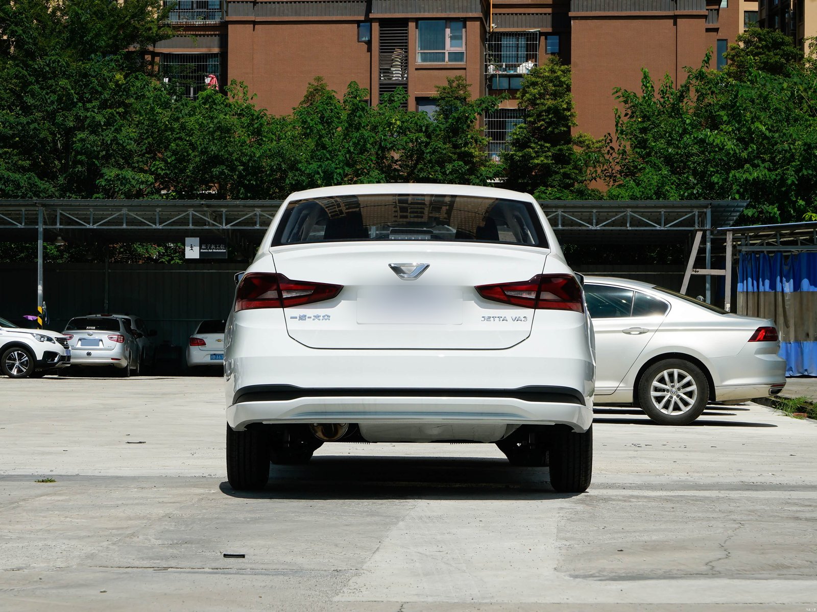 JETTA VA3 — вид сзади